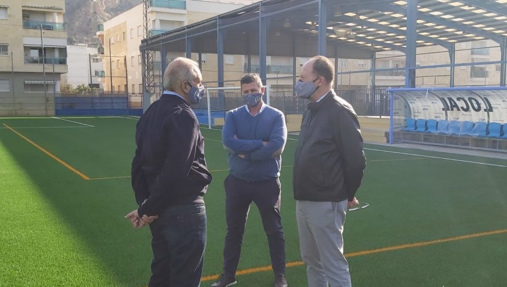 “Estamos deseando que los clubes puedan volver a practicar deporte, cuando las condiciones sanitarias lo permitan, para que puedan disfrutar de estas instalaciones que son prácticamente nuevas” “Estamos deseando que los clubes puedan volver a practicar deporte, cuando las condiciones sanitarias lo permitan, para que puedan disfrutar de estas instalaciones que son prácticamente nuevas”