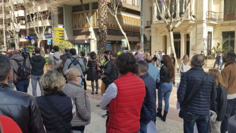 Concentración de Hosteleros ante la Casa de las Brujas en Alicante 