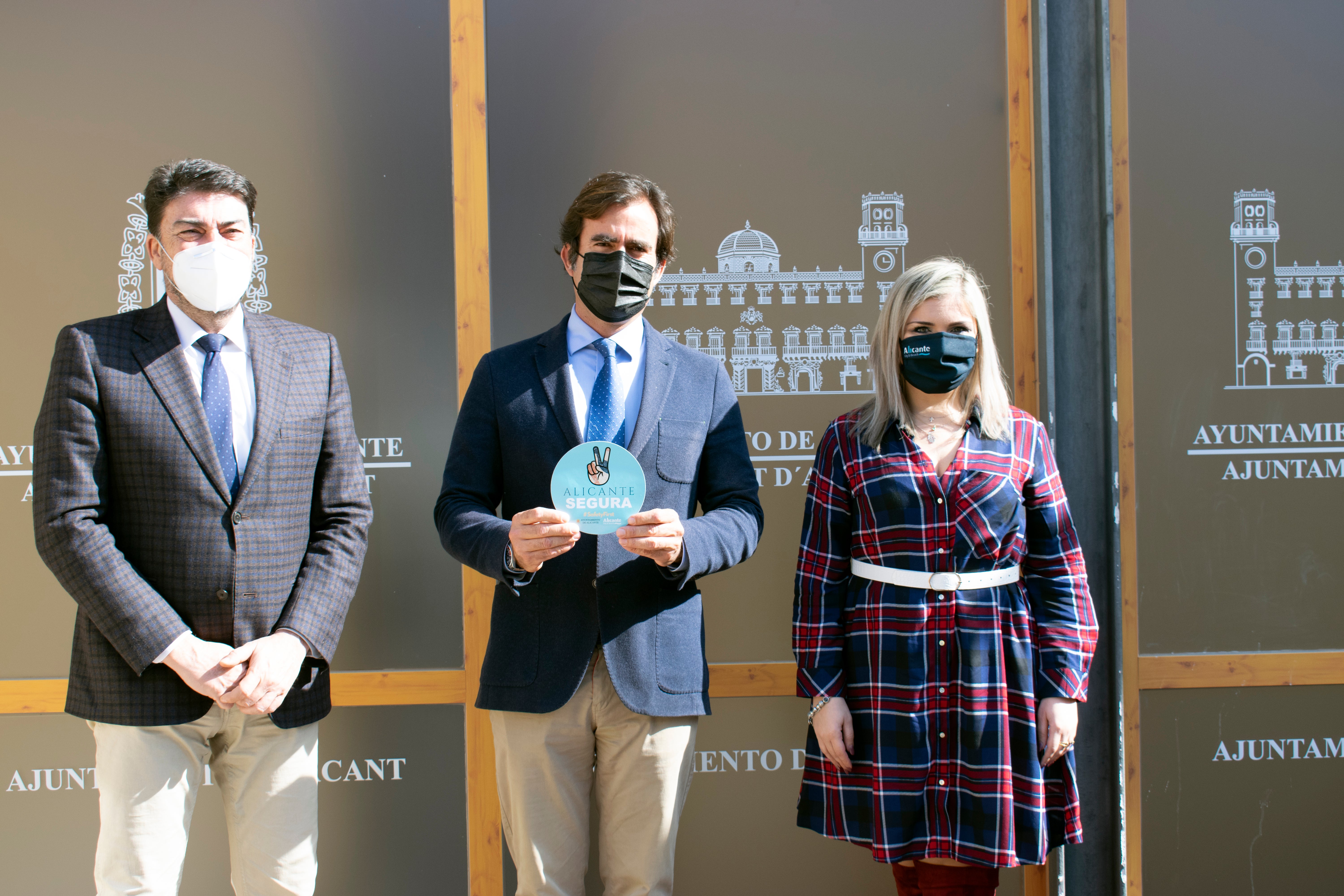 El Club de Regatas de Alicante recibe el distintivo 'Alicante Segura' El Club de Regatas de Alicante recibe el distintivo 'Alicante Segura'