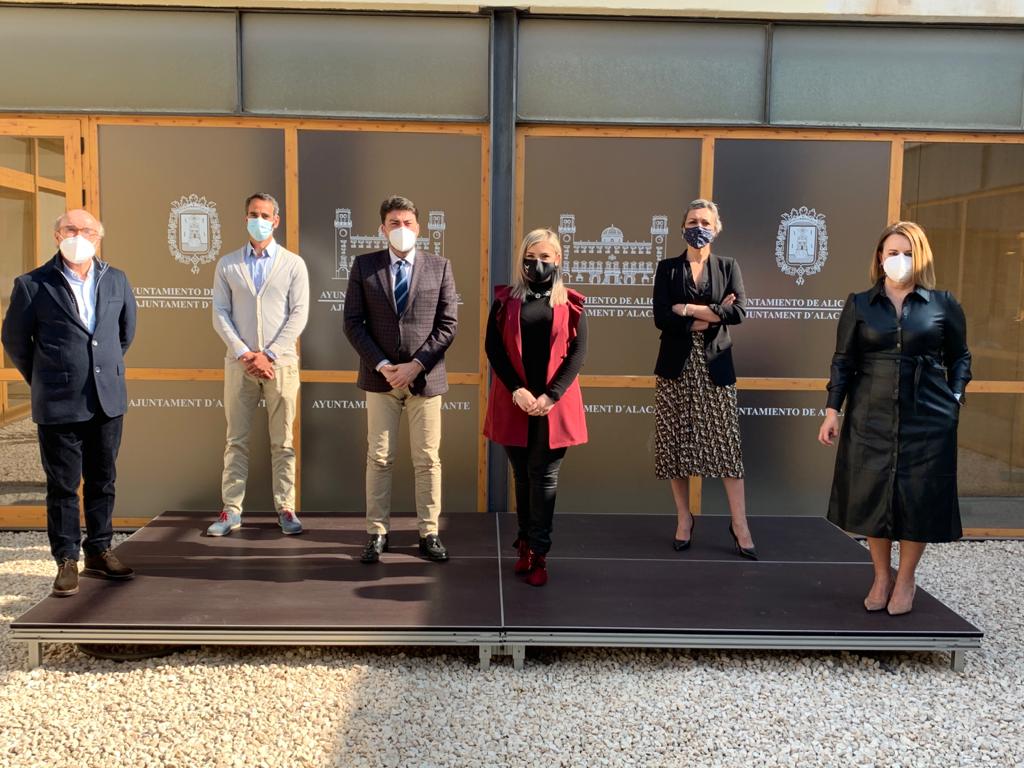 Alicante se convierte en la primera gran ciudad turística que sale al rescate del sector hotelero Alicante se convierte en la primera gran ciudad turística que sale al rescate del sector hotelero