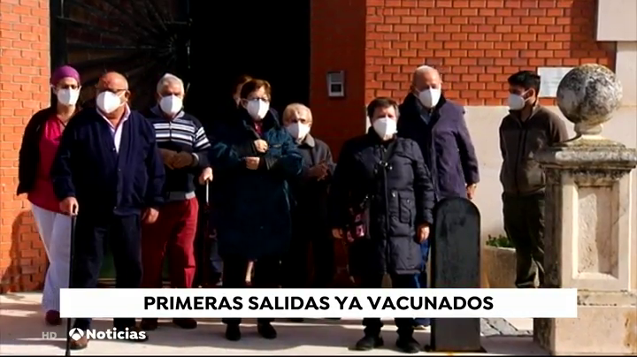VÍDEO: Los usuarios de la residencia de Cevico de la Torre, los primeros en ser vacunados en Castilla y León, ya salen a la calle. VÍDEO: Los usuarios de la residencia de Cevico de la Torre, los primeros en ser vacunados en Castilla y León, ya salen a la calle.