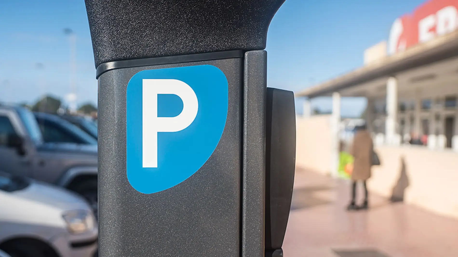 Formentera renueva 2.000 autorizaciones de aparcamiento en la zona azul y verde en 15 días