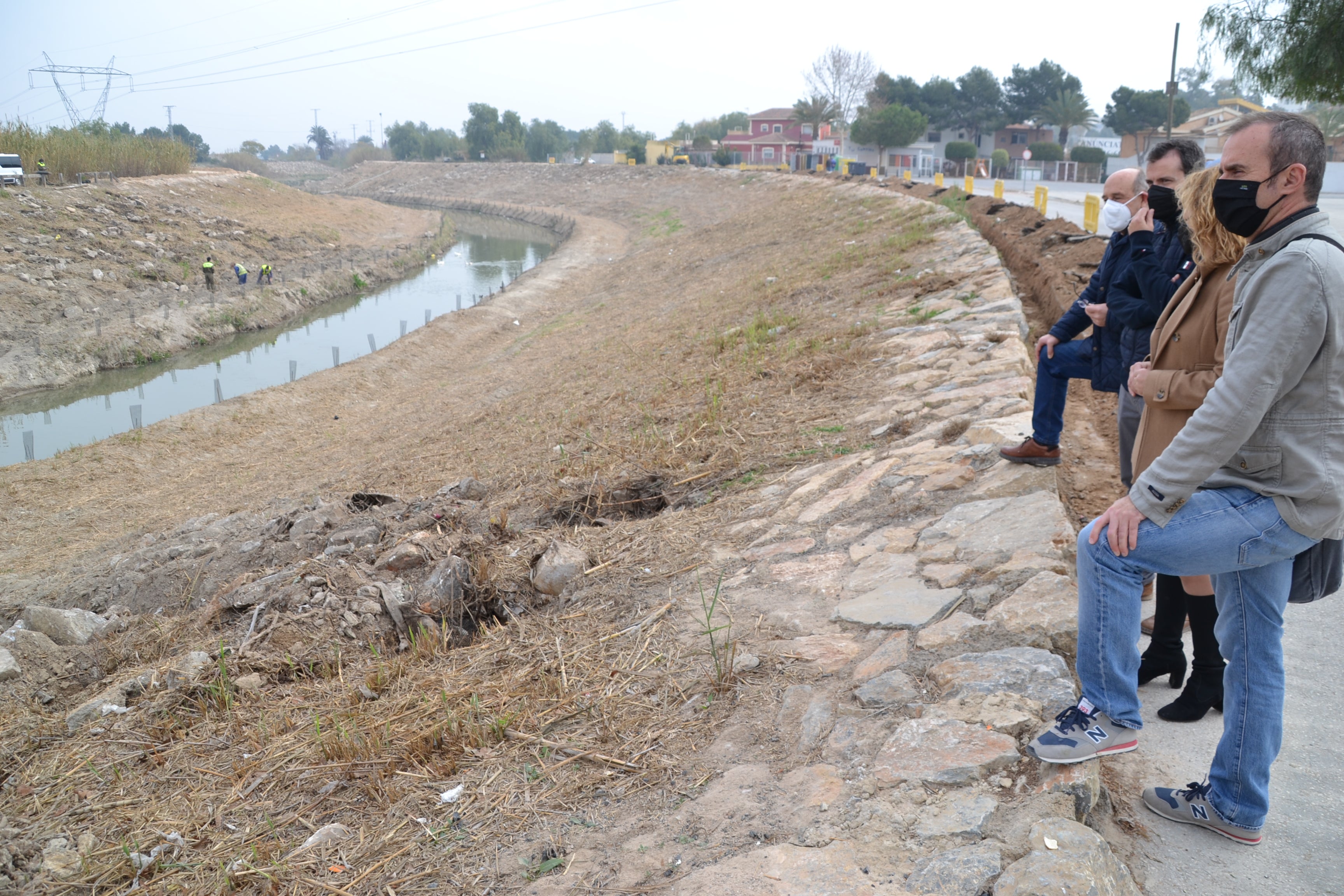 De carácter medioambiental y de mejora de desagüe del cauce en caso de grandes avenidas De carácter medioambiental y de mejora de desagüe del cauce en caso de grandes avenidas