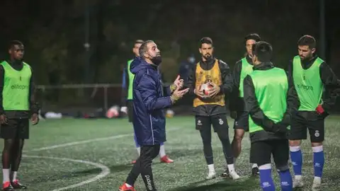 Luis Rueda, entrenador del Avilés. FOTO EL COMERCIO Luis Rueda, entrenador del Avilés. FOTO EL COMERCIO