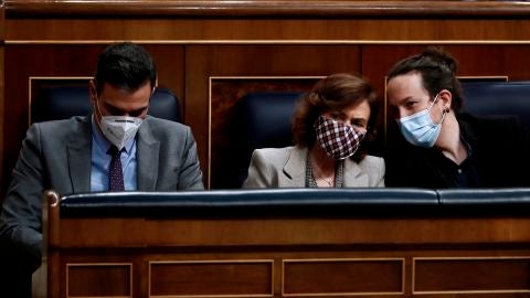 Pedro S&aacute;nchez, Carmen Calvo y Pablo Iglesias, en el Congreso de los Diputados