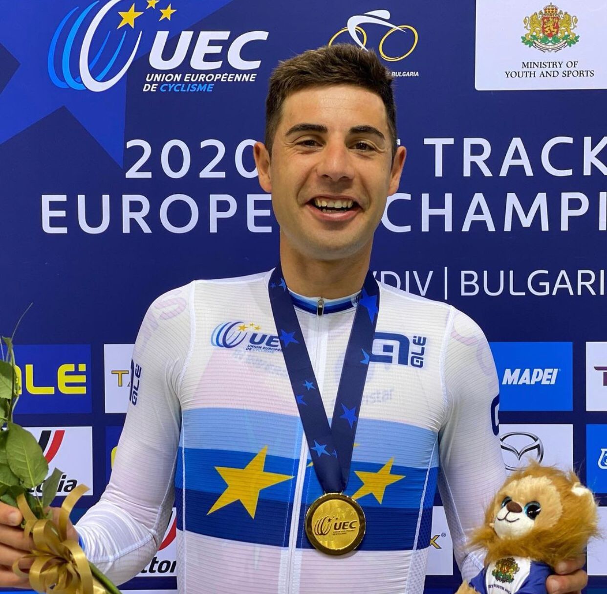 Sebastián Mora cumple 33 años y lo celebra en 'El Triturador' Sebastián Mora cumple 33 años y lo celebra en 'El Triturador'