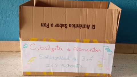 Una de las cestas de alimentos
