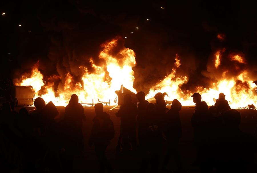 Cuarta noche de disturbios en apoyo al rapero Pablo Hasel Cuarta noche de disturbios en apoyo al rapero Pablo Hasel