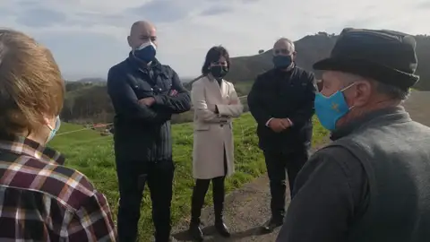 Una imagen de la visita a Sardéu. Una imagen de la visita a Sardéu.