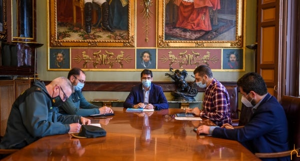 La Diputación de Ciudad Real ofrece a la Guardia Civil más de 40 desfibriladores La Diputación de Ciudad Real ofrece a la Guardia Civil más de 40 desfibriladores