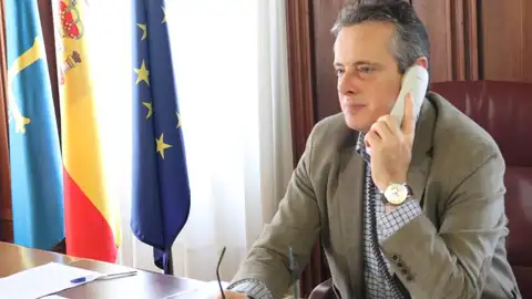 Marcelino Marcos destacando el compromiso con la sanidad y el corredor del Navia. Marcelino Marcos destacando el compromiso con la sanidad y el corredor del Navia.