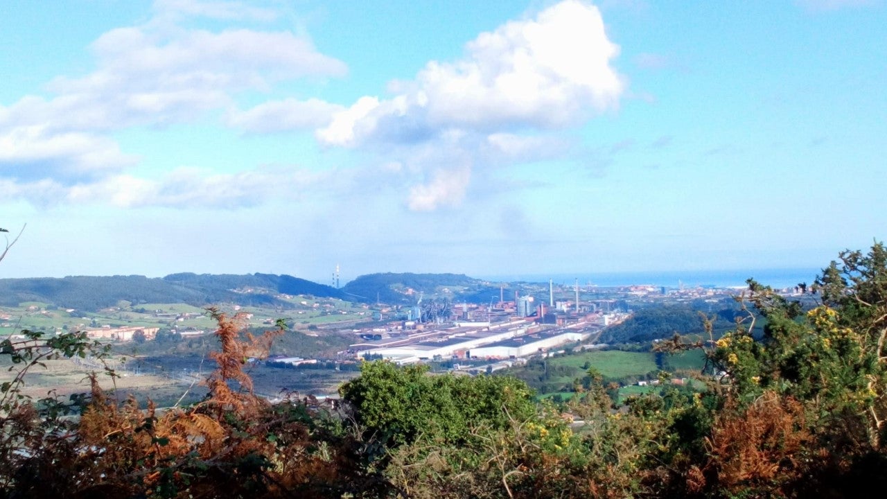 Paro y concentración por la muerte de un operario de Arcelor en Avilés Paro y concentración por la muerte de un operario de Arcelor en Avilés