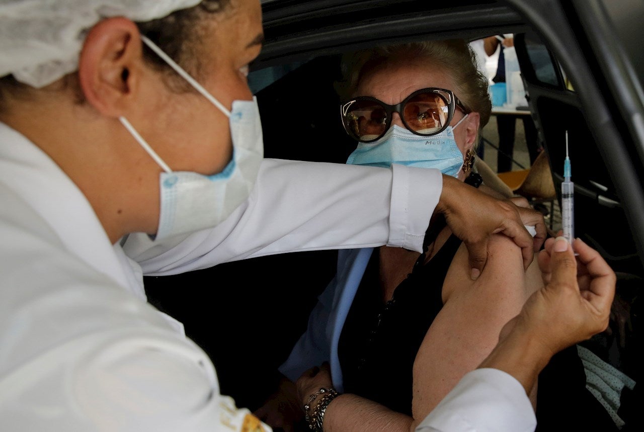 Las nuevas cepas disparan los casos en Brasil y les sitúa al borde del colapso sanitario Las nuevas cepas disparan los casos en Brasil y les sitúa al borde del colapso sanitario