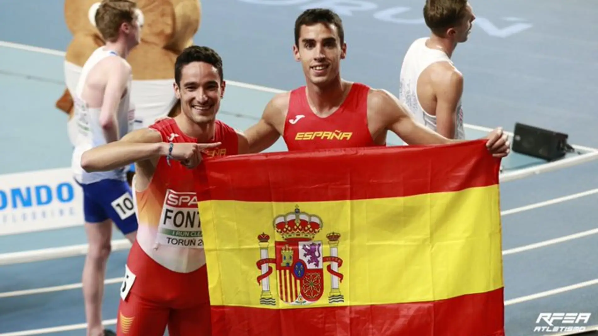 Jesús Gómez plata y Fontes bronce tras la descalificación de Ingebrigsten en el 1500 del Campeonato de Europa de Atletismo