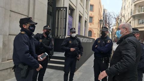 Agentes de la Policía Local con el concejal Seguridad, José Ramón González Agentes de la Policía Local con el concejal Seguridad, José Ramón González