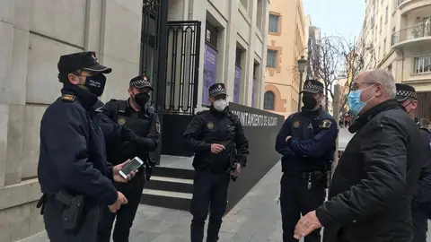 Agentes de la Policía Local con el concejal Seguridad, José Ramón González Agentes de la Policía Local con el concejal Seguridad, José Ramón González