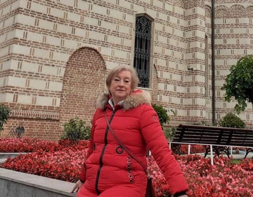La maestra canguesa Ángeles González cuelga el mandilón La maestra canguesa Ángeles González cuelga el mandilón