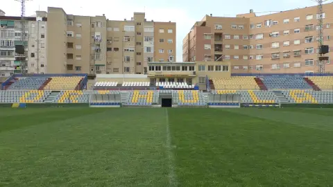 El estadio de Los Arcos muestra una nueva imágen con la reposición de las gradas perdidas por la DANA arcos