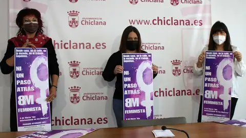 Susana Rivas y las representantes de las asociaciones de mujeres de Chiclana Susana Rivas y las representantes de las asociaciones de mujeres de Chiclana