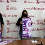 Susana Rivas y las representantes de las asociaciones de mujeres de Chiclana