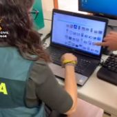 Detenido por hacerse pasar por amigo de famosos para conseguir fotos sexuales de niñas entre 7 y 13 años