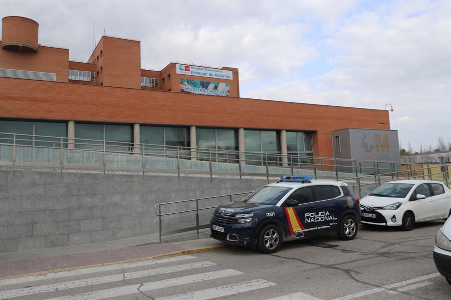 Detenido un conductor de ambulancia por degollar a un enfermero en un hospital de Alcalá de Henares Detenido un conductor de ambulancia por degollar a un enfermero en un hospital de Alcalá de Henares