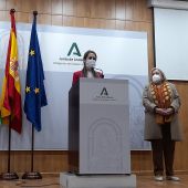 Delegada del Gobierno de la Junta de Andalucía en Huelva, Bella Verano; y Delegada de Salud, Manuela Caro