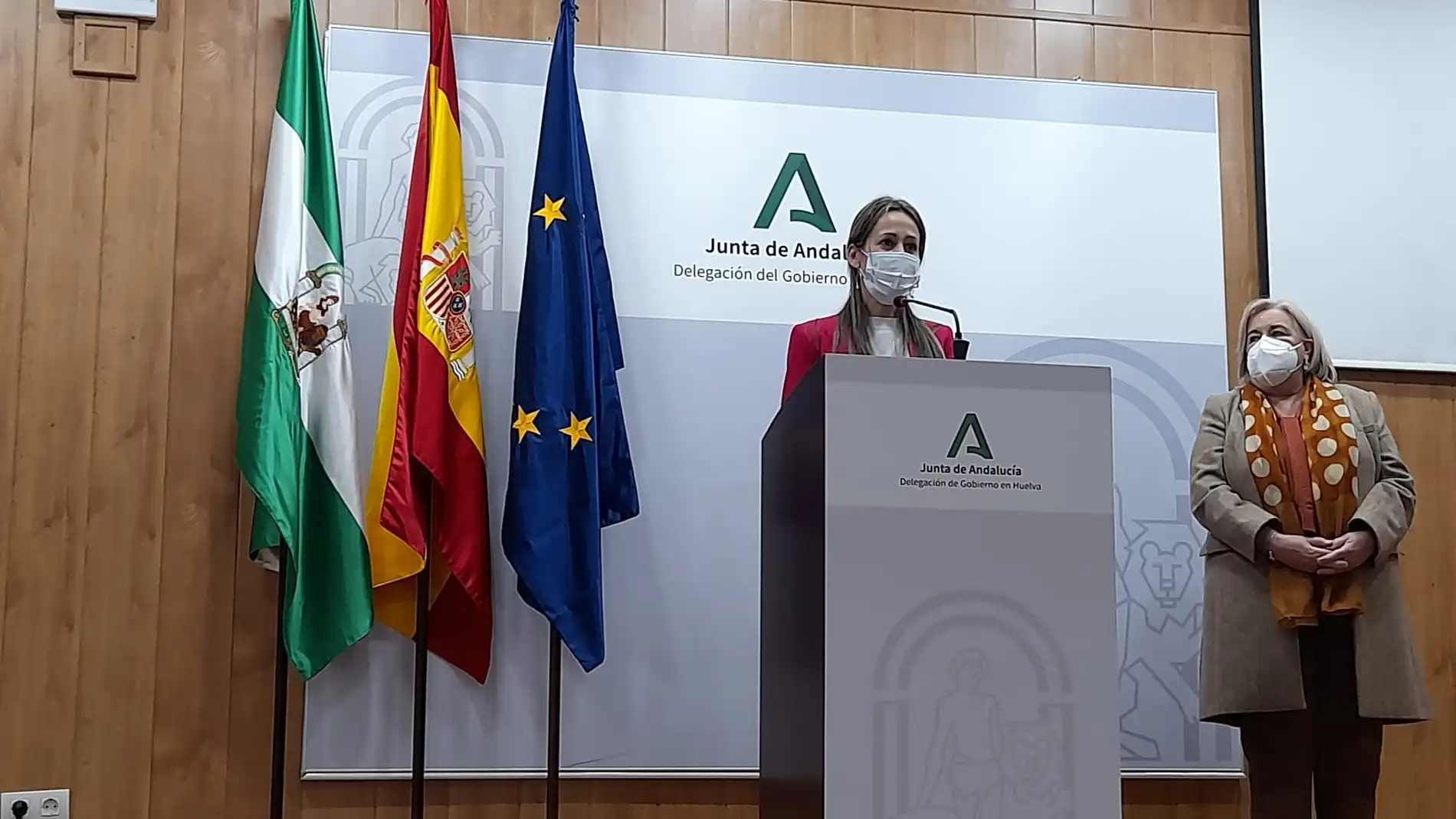Delegada del Gobierno de la Junta de Andalucía en Huelva, Bella Verano; y Delegada de Salud, Manuela Caro