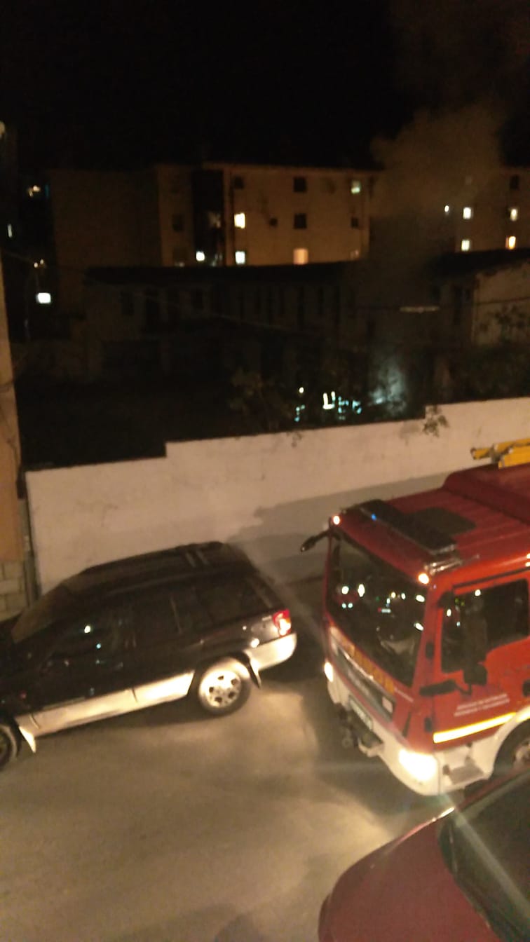 INCENDIO EN EL APERO DE LA CALLE DE LAS CAÑAS EN MOTRIL INCENDIO EN EL APERO DE LA CALLE DE LAS CAÑAS EN MOTRIL