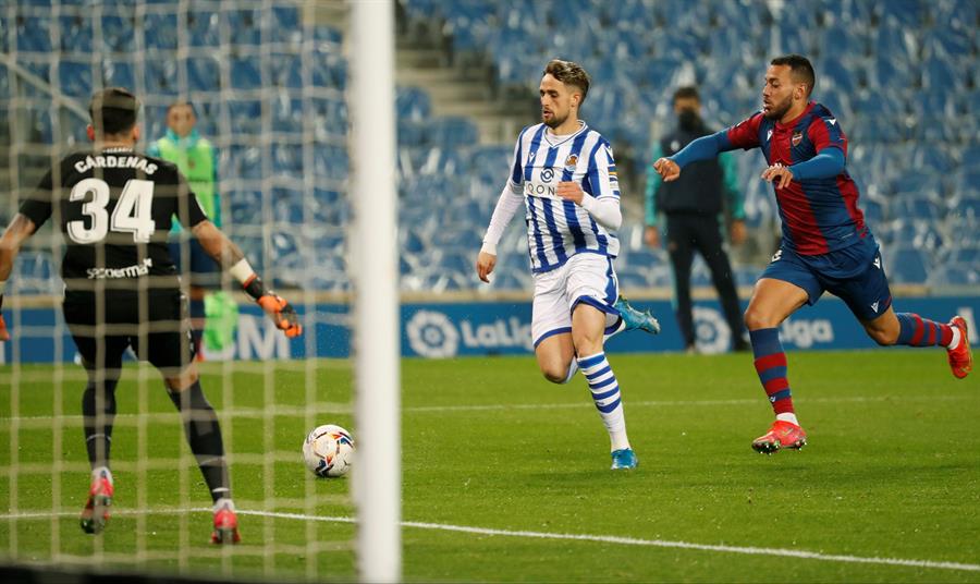 La Real gana por la mínima a un Levante que pudo salir goleado La Real gana por la mínima a un Levante que pudo salir goleado