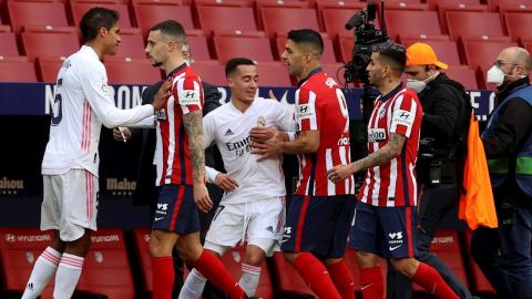 Trifulca entre los jugadores del Atl&eacute;tico y los del Real Madrid