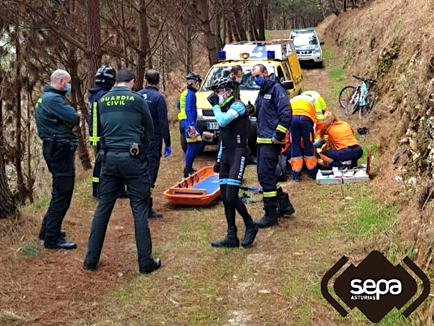 Herido un ciclista al sufrir una caída durante una ruta de montaña en la Sierra Plana de Llanes Herido un ciclista al sufrir una caída durante una ruta de montaña en la Sierra Plana de Llanes