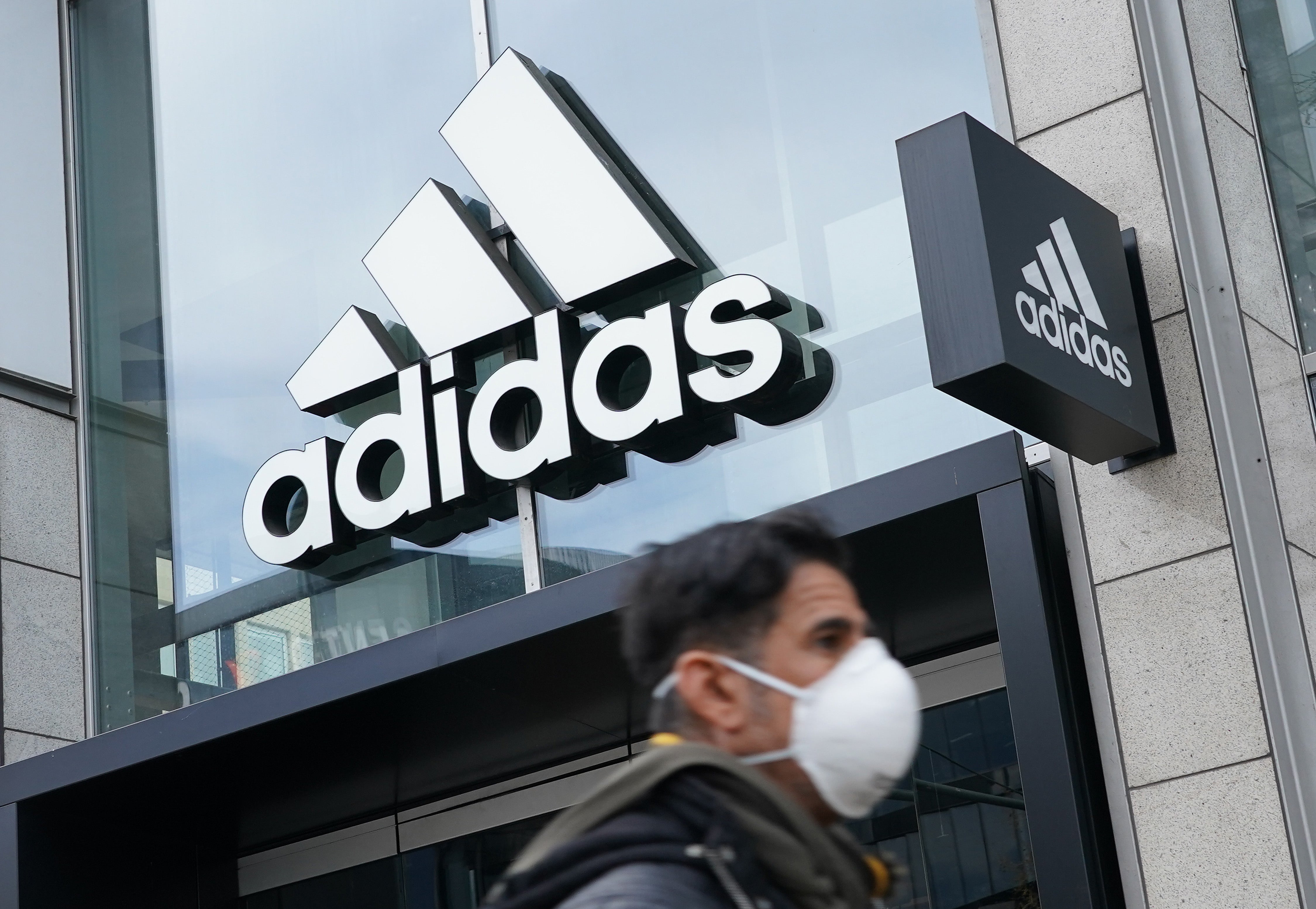 Maldito bulo: No, Adidas no está regalando productos con motivo del 8M Maldito bulo: No, Adidas no está regalando productos con motivo del 8M