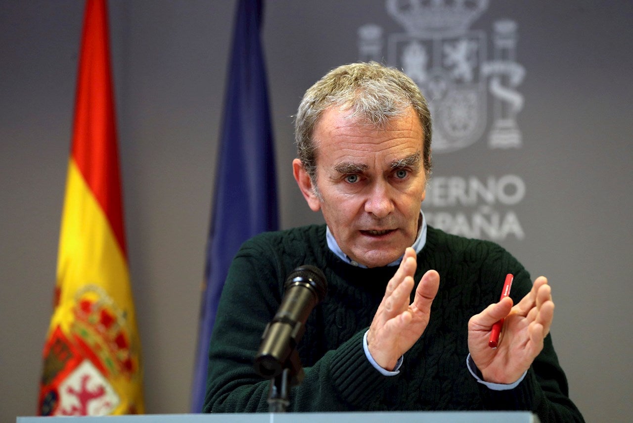 Fernando Simón pide evitar aglomeraciones como la del Metropolitano antes del derbi madrileño Fernando Simón pide evitar aglomeraciones como la del Metropolitano antes del derbi madrileño