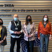 Patricia Cavada y la gerencia de Ikea en Jerez