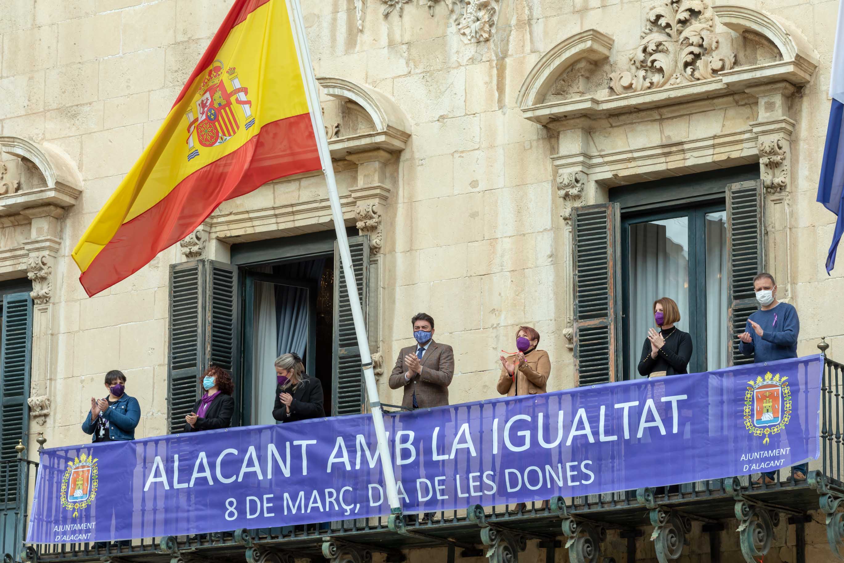 El Ayuntamiento despliega una pancarta conmemorativa del Día Internacional de la Mujer El Ayuntamiento despliega una pancarta conmemorativa del Día Internacional de la Mujer