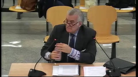 El lapsus del juez llamando Rajoy a Bárcenas al ofrecerle ir al baño El lapsus del juez llamando Rajoy a Bárcenas al ofrecerle ir al baño