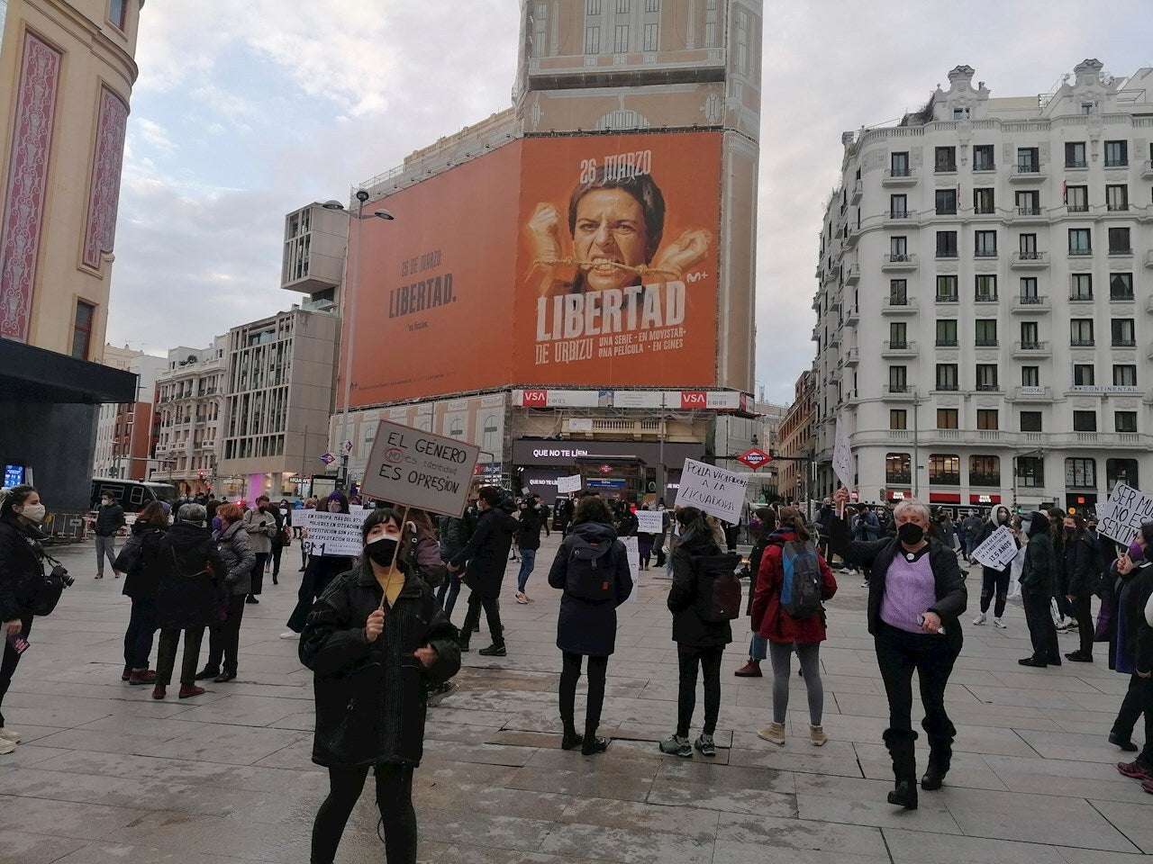 Pequeña concentración feminista en Callao para defender el 8M Pequeña concentración feminista en Callao para defender el 8M