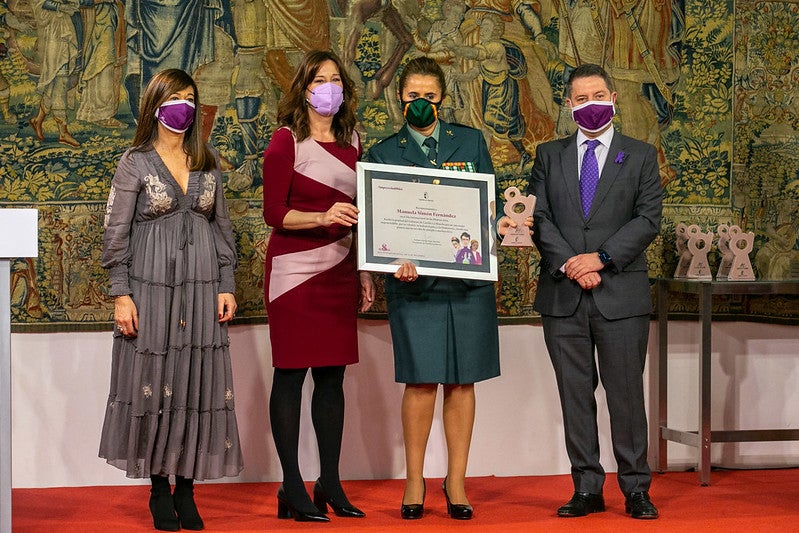 Manuela Simón (Torrenueva) y Gloria Merino (Malagón) han sido reconocidas por la Junta de Comunidades en el 8-M Manuela Simón (Torrenueva) y Gloria Merino (Malagón) han sido reconocidas por la Junta de Comunidades en el 8-M