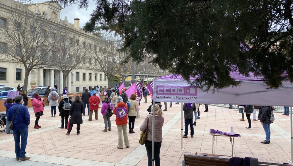 Concentración en la Plaza de España, convocada por CCOO y UGT Concentración en la Plaza de España, convocada por CCOO y UGT