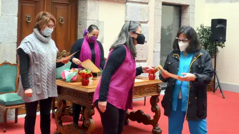 Un momento del acto de entrega del reconocimiento Un momento del acto de entrega del reconocimiento