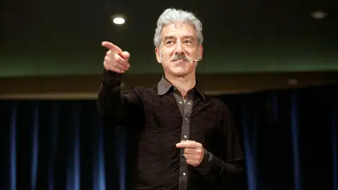 Sergio Pazos satiriza la pandemia con su habitual retranca gallega Sergio Pazos satiriza la pandemia con su habitual retranca gallega