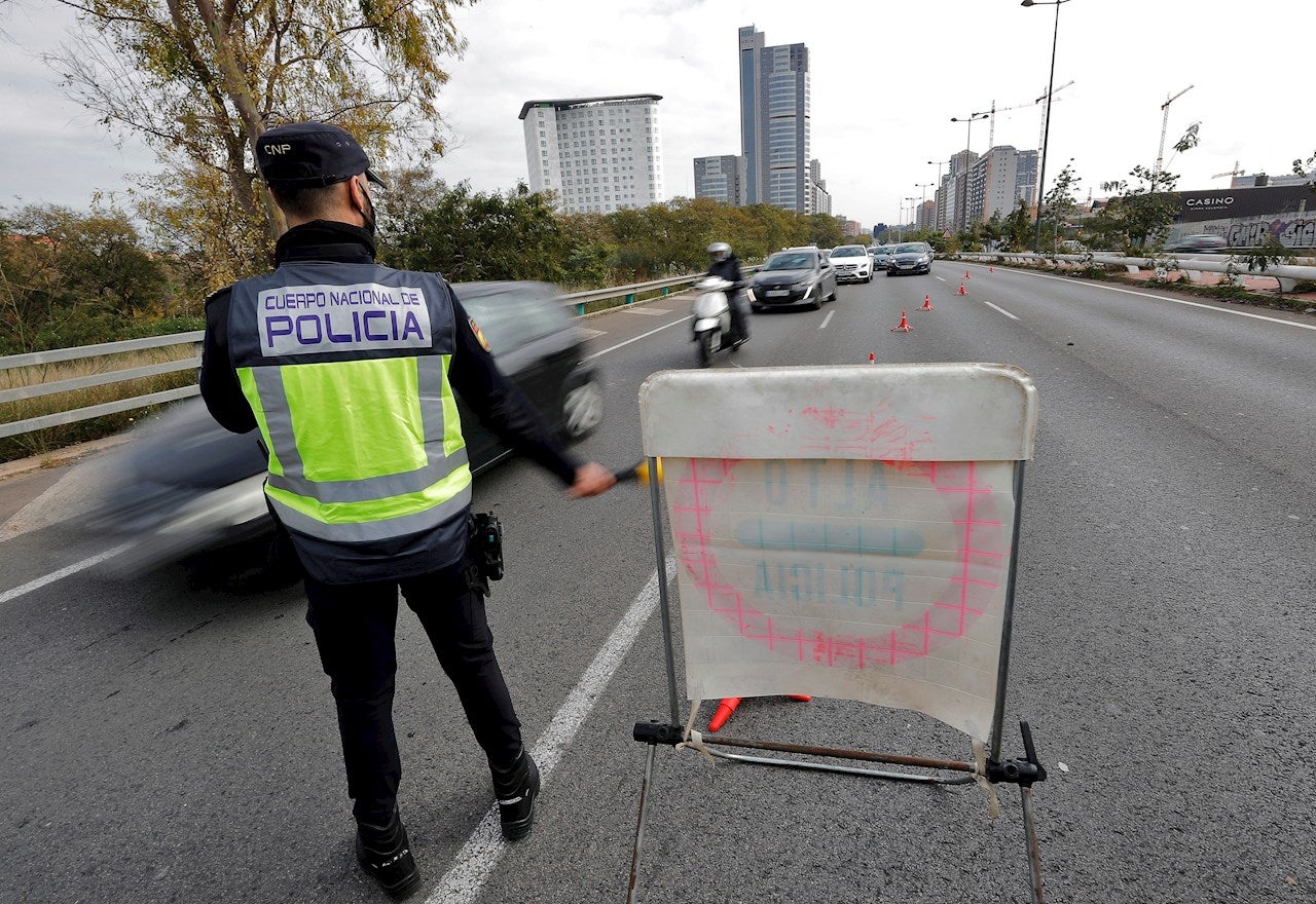Sanidad pide autoprotección antes de cierres perimetrales que no serían efectivos con tanta población vacunada Sanidad pide autoprotección antes de cierres perimetrales que no serían efectivos con tanta población vacunada