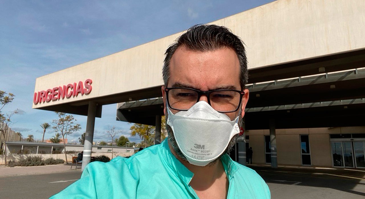 Quiénes somos | Santiago, médico de urgencias: "No me atrevía a darle un abrazo a mis hijos" Quiénes somos | Santiago, médico de urgencias: "No me atrevía a darle un abrazo a mis hijos"