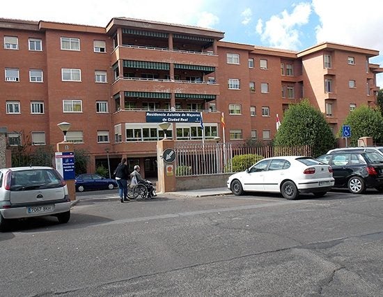 Alegría y emoción en la residencia "Gregorio Marañón" de Ciudad Real tras comenzar el lunes las visitas de familiares Alegría y emoción en la residencia "Gregorio Marañón" de Ciudad Real tras comenzar el lunes las visitas de familiares
