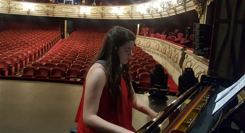 Cristina Aracil Almarcha, de 15 años ya ha conseguido 22 primeros premios en competiciones internacionales Cristina Aracil Almarcha, de 15 años ya ha conseguido 22 primeros premios en competiciones internacionales