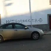 La sede del PSOE amanece con la pintada "Amigos de ETA" La sede del PSOE amanece con la pintada "Amigos de ETA"