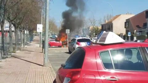 El veh&iacute;culo sali&oacute; ardiendo frente al recinto ferial de Ciudad Real