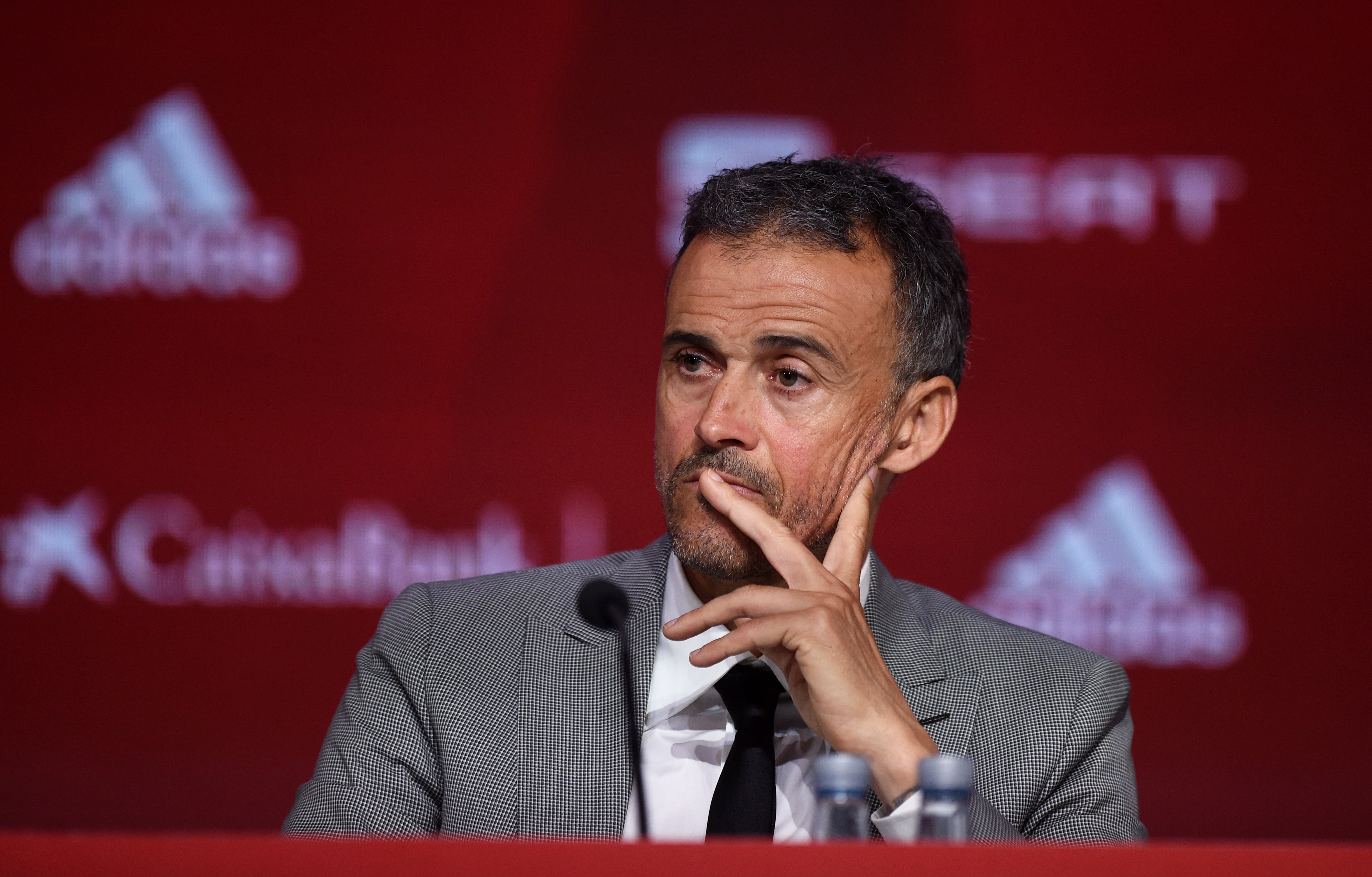 Debate de los jueves: ¿Te parece bien que Luis Enrique sacase ayer 5 minutos a Ramos para sumar una nueva internacionalidad? Debate de los jueves: ¿Te parece bien que Luis Enrique sacase ayer 5 minutos a Ramos para sumar una nueva internacionalidad?