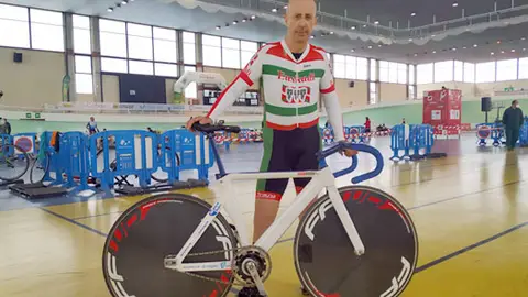 El Iparpolo curling logra su sexto título nacional de Curling femenino, hablamos con Sorkunde Vez, fundadora y jugadora. El ciclista de Zuzenak, Amador Granados consigue Amador Granados, la plata en la prueba del kilómetro en Galapagar. El Iparpolo curling logra su sexto título nacional de Curling femenino, hablamos con Sorkunde Vez, fundadora y jugadora. El ciclista de Zuzenak, Amador Granados consigue Amador Granados, la plata en la prueba del kilómetro en Galapagar.